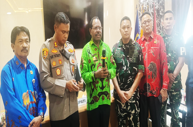 482db0de-b96d-4740-bb51-c5f828e8ccd8_large_19-6-2026-Tertibkan-Administrasi-Bupati-Nabire-Wajibkan-Kendaraan-Luar-Daerah-Segera-Mutasi
